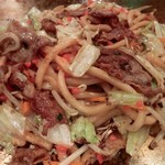 おうさか苑 - 「焼きうどん」：野菜も豚もたっぷり！脂かすを足すと、更に美味しい♪
