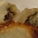 志峰飯店 - 焼きギョウザの中はこんな感じ