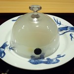 料理屋そうびき - ブナのスモークで香り付け