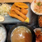 目利きの銀次 - ランチ　ミックスフライ定食　￥880