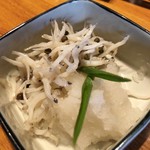 食道 萩 - 「釜揚げ白魚の山椒煮おろしと大根」(350円)