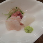 蕎麦懐石 義 - 30年9月　イサキ、鯛、白烏賊のお造り