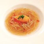 シュマンドール - ズワイ蟹のジュレに赤ピーマンのフォンダンを添えて
      