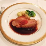 シュマンドール - 鴨胸肉ポワレ
      