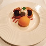 シュマンドール - 葡萄のエクレア、マンゴーのソルベ添え