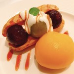 シュマンドール - 葡萄のエクレア、マンゴーのソルベ添え