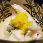 馳走 啐啄一十  - ②渡り蟹(大分県産)と蝦夷白バイ貝(北海道産)
      渡り蟹の雄蟹は旬の盛りだけあり香りも良くて旨みと甘みが抜群で美味しい！
      食感がクニュプリ、噛めば噛むほど旨みと甘みが拡がり、病み付きになりそうな美味しさ