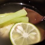 馳走 啐啄一十  - ⑤車海老(熊本県天草産)、玉蜀黍と木耳入りの真薯、木耳、利尻昆布と鮪節の出汁
      旨みと甘みが強い海老なのですが、熱を加えることで更に味わいが深くなっています
      今回から利尻昆布と鮪節のお出汁に合わせてます