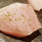 馳走 啐啄一十  - ⑫鰤(北海道函館産・7日寝かせ)の背トロ
      サイコロ状に切ってあり筋肉と脂のバランスが最高！
      旨みと甘みは言うまでもありませんが筋肉の旨みも感じられて寝かせの技術がより堪能出来る部位ではないでしょうか？
