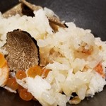 馳走 啐啄一十  - ⑰夏トリュフ(イタリア産)ご飯(プレーン)、筋子ほぐしイクラ(北海道産)のせ
      夏トリュフの華やかで艶やかな薫りが立ち昇って来ます
      フレッシュな筋子を解したイクラは円やかな旨みとコクが楽しめます