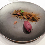 Le FAVORI - 巨峰とカシス 赤ワインのグラスとその塩
       　カカオ ショコラ ナッツのアクセント