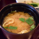 あん梅 - 【鮭 塩焼 定食@税込1,300円】味噌汁：いい塩梅。抜かりなし。