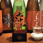 Washu Baru Horoyoi - 日本酒:通常の枡グラスと小サイズと選べます。小は￥330～。気軽に地酒を楽しめます