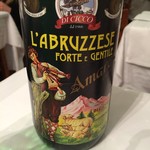 A Figlia d'O Luciano - ドリンク写真:頼んでもいないのに出てきたvino bianco della casa　さっぱりしていて美味しかった