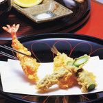 天一 - 「アスパラとキスと才巻海老」。様々な素材をお楽しみ下さい。