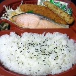 オリジン弁当 - しゃけ弁当３９０円です。（その１）