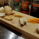 トリワイン ＰＩＫＯＳＨＨＨＵ - 特選チーズ盛