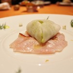 THE HIRAMATSU HOTELS&RESORTS 熱海 - 小田原漁港から届いた氷温塩水熟成金目鯛の炙り　蕪とアボカドのラビオリ仕立て　湯河原産ダイダイのアクセント
