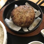 豚ステーキ 1010 行橋店 - フワッフワの豚ハンバーグ