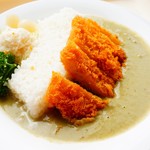 黒部ダムレストハウス - 立派なロースカツとグリーンカレーのコラボレーション