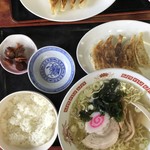 オクタン餃子 - 塩ラーメンをチョイス