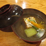 玄斎 - 焼き穴子と豊岡の八代オクラの入ったしんじょのすまし椀