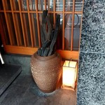 鳥よし - 備長炭が、オブジェのように飾られています！