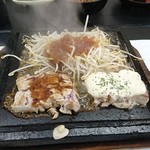 浜茶屋 - マグロステーキ(醤油＋チーズ)もやし美味((^o^)／~~