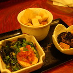 七ふく神 - 先付け・・・なのかな？おでんのような煮物と、ひじきの煮物とあん肝の酢の物