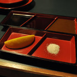 マルコポーロ - 3種のソース（ポン酢醤油）と塩で楽しむ