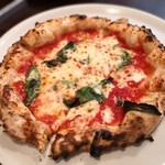 ピッツェリア ファッブリカ 1090 - マルゲリータ(モッツァレラ・バジル・トマトソース)