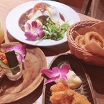 Kaka'ako Dining & Cafe  - 