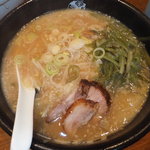 北海道ラーメン 帯広ロッキー - かに味噌ラーメン（茎わかめトッピング）