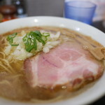 煮干らー麺シロクロ - 煮干し醤油ラーメン