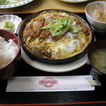 クイーンベル - かつとじ鍋定食￥950