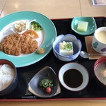 潮 - とんかつ定食＝９８０円