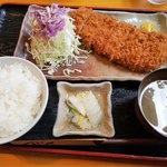 ランチ　トンカツ定食　1000円