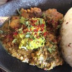 旧ヤム邸  - こちらの鶏キーマは普通っぽい味なので、後半ソースをかけてキーマぽく無く頂きました。 アボカド感はあったけど鰹感は気付けなかったかも。