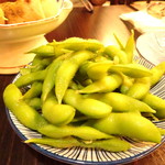 焼鳥・もつ焼 串焼き神社 - お通しの枝豆