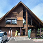 Shinsennuma Shizen Kyuuyourin Kyuukeijo - 山小屋のような感じです