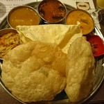 アムダスラビー - South Indian Thali(カレー2種）ランチ