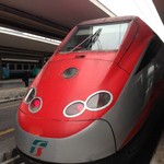 A Figlia d'O Luciano - ローマから乗ったフレッチャロッサです　ローマ〜ナポリ間はわずか1時間！　でも1時間遅れてきたので意味なし（笑）