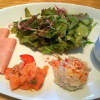ウォルプタス 東京駅グランルーフ店 - ランチ 前菜