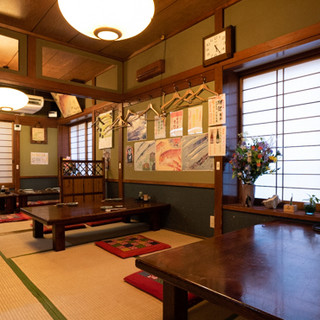 [Full of tatami seats] The relaxing Japanese space is also suitable for reserved banquets.