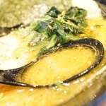 横浜家系ラーメン 銀家 - スープ