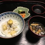 つば甚 - 栗ご飯、味噌汁、香の物