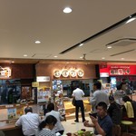 ボルガ食堂 - 三店舗並んでました（最も右はソフト屋さん？）