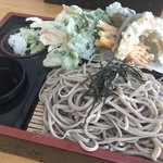 Soba Doko Ro Tsuku Shitei - 天ぷらのボリュームに対して蕎麦は少なめ⁇
                      でも、太麺だからお腹にたまる。
