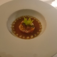 ドミニク・ブシェ トーキョー - キャビアとウニを添えたオマールブルーのジュレ