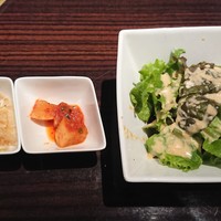 梨の家 五反田店 - ランチセットのサラダ・カクテキ・ナムル